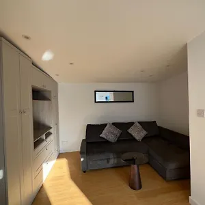 Modern Studio In Greenford, Free Wifi, Parking & Streaming Services Ealing
